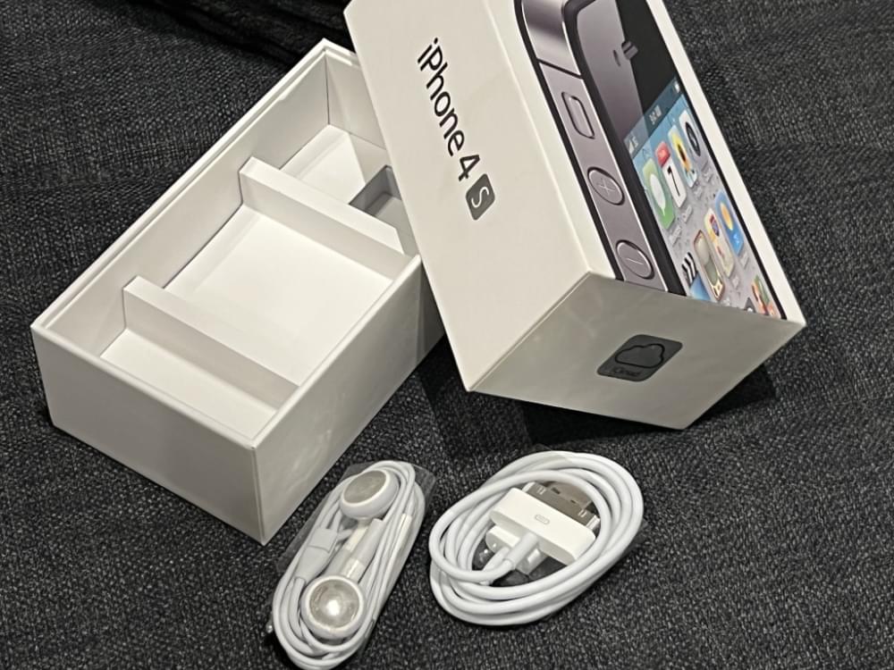 iPhoneの箱を断捨離をしてみて、見えてきた付属品の山 | 【Enriching