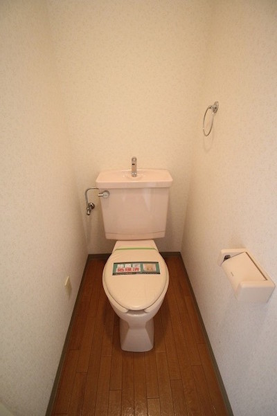 10_toilet.jpg