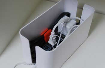 ケーブルボックスで整理…Bluelounge CableBox mini とTivoli Audio  – ワークルームの収納