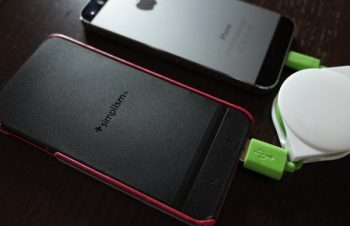 iPhoneケースを着せかえできる！極薄軽量モバイルバッテリー「iPhone Shaped Battery」を使ってみた。 – iTea3.0