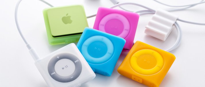 商品を価格比較 COACH iPod shuffleケース/iPod shuffle のセット ポータブルプレーヤー