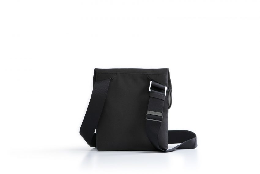 ショルダーバッグ Bluelounge Bag Series iPad Shoulder Bag | トリニティ