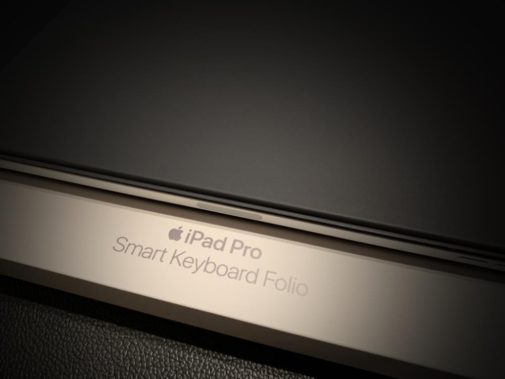 スマホアクセサリーほぼ新品 iPad Pro 10.5 Smart Keyboard (JIS 
