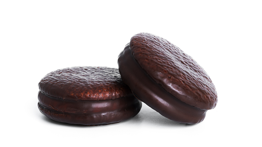 Chocolate-dessert-chocopie-isolated-chocolate-sponge-cake-chocolate-cookies.jpg