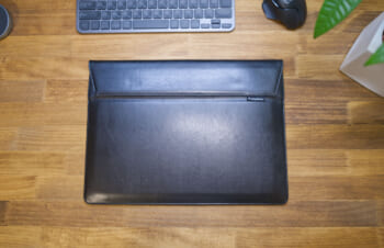 【まるで本革】MacBook Pro 14インチ専用ケース｜Trinity BookSleeve【詳細レビュー】