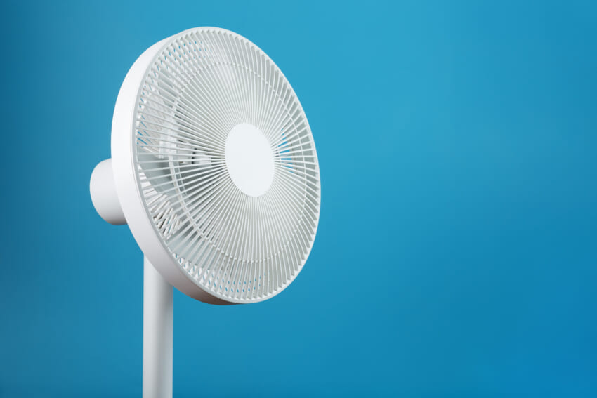 White-modern-electric-fan-for-cooling-the-room-on-a-blue-background.jpg
