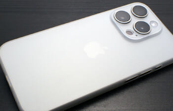 【レビュー】Simplism iPhone 15 Pro [AIR-REAL Solid] 超精密設計 超極薄軽量ケース