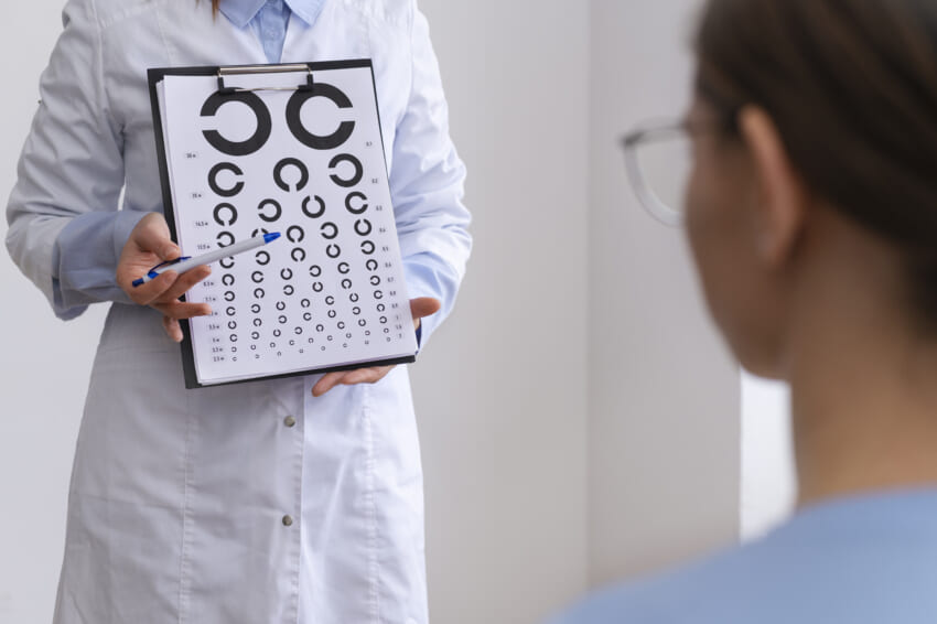 Doctor-testing-patient-eyesight.jpg