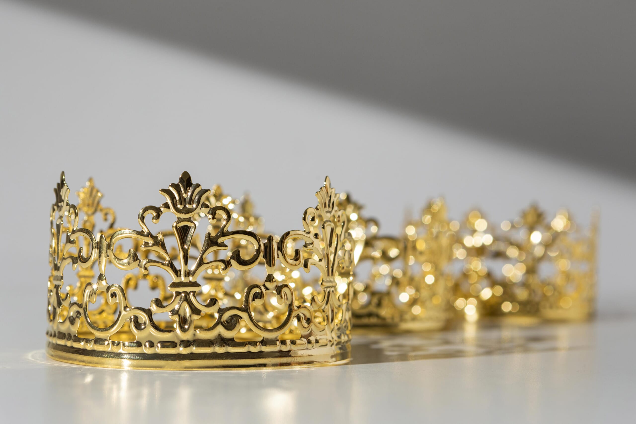 Epiphany-day-golden-crowns.jpg