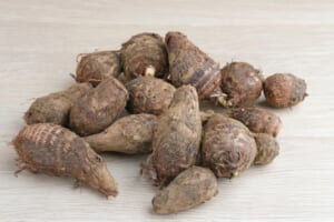 Taro-talas-belitung-kimpul-bentul-are-starchy-tubers-that-can-be-eaten-served-boiled-steam_583400-2039.jpg