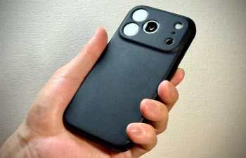 【レビュー】iPhone17 Proをしっとり保護！シリコンレザーケース