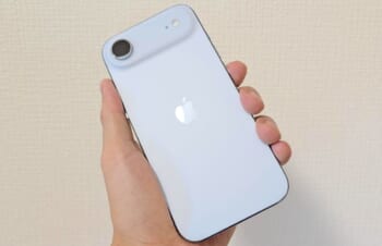 iPhone Airは、脳がバグる圧倒的薄さと軽さ。ケースなしで使いたくなる異質の感触